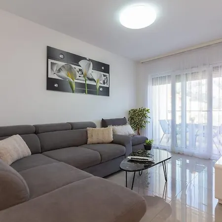 Apartment Nina *