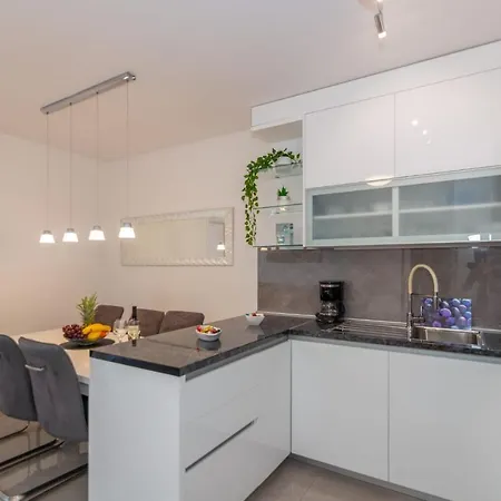 Apartment Nina