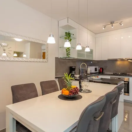 Apartment Nina Makarska