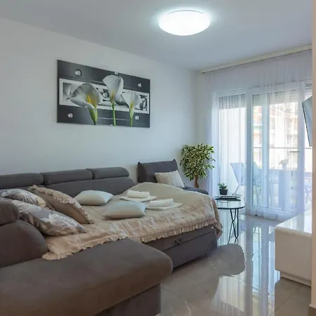 Apartment Nina *