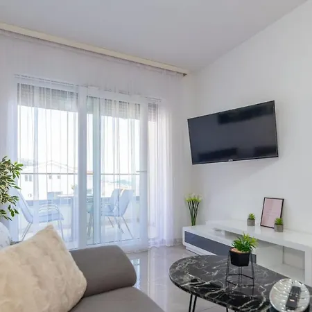 Nina Apartment *