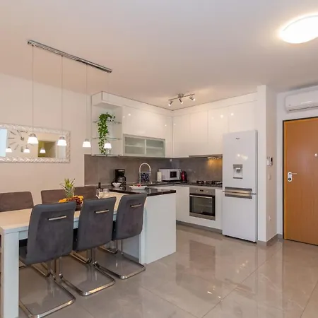 Apartment Nina *